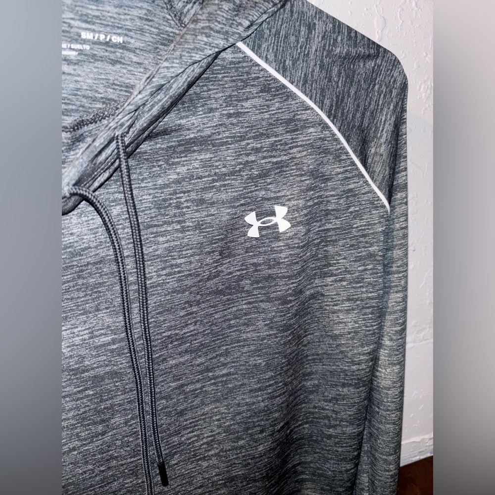 Under Armor Lightweight Gray Top Small Running - image 2